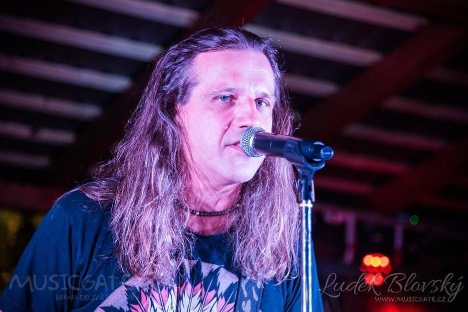 Plzeňská hudební scéna truchlí. Zemřel zpěvák kapely MASH rock - Petr Slavík